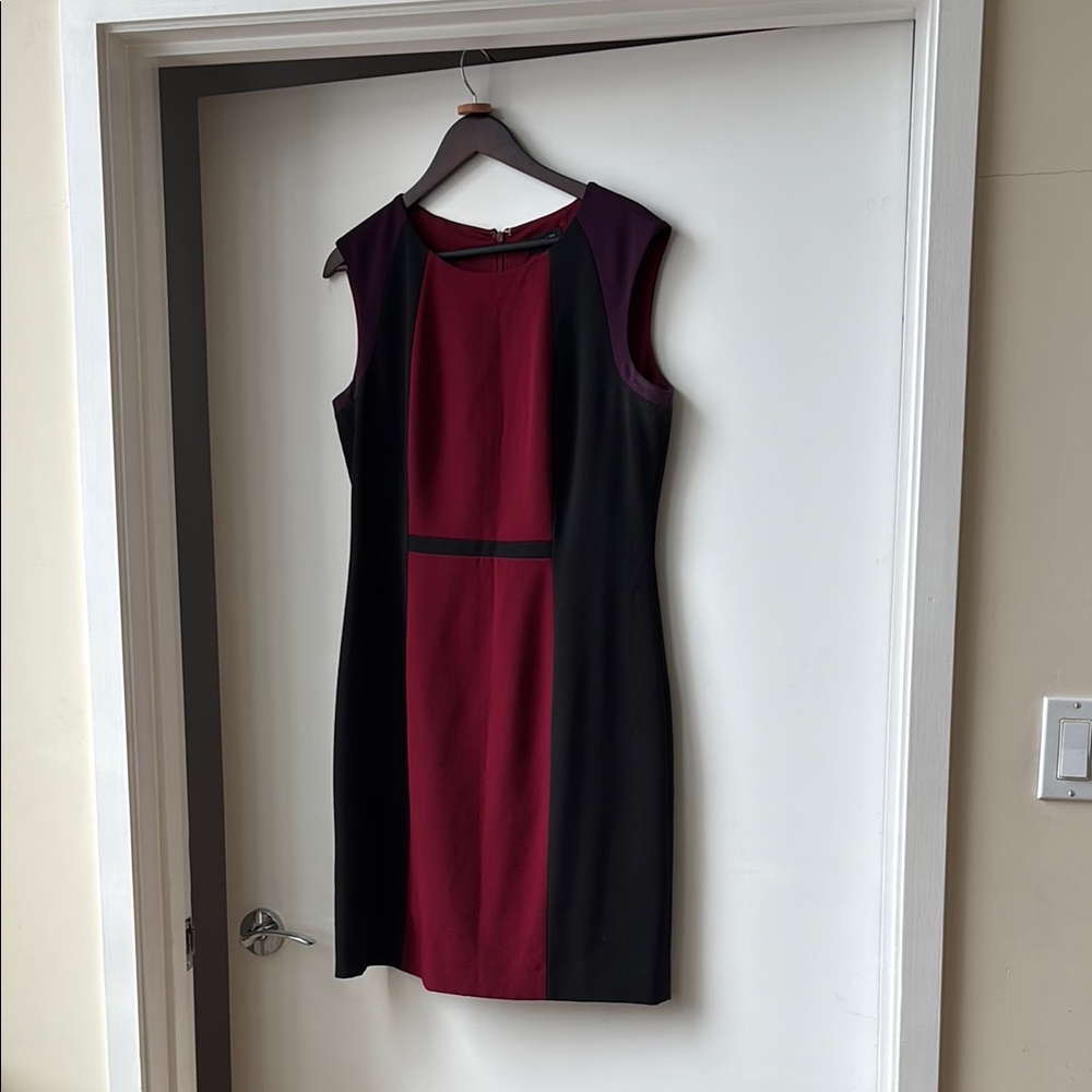 Elegant Burgundy, Black, Purple Sleeveless Sheath Dress Tahari Arthur S. Levine